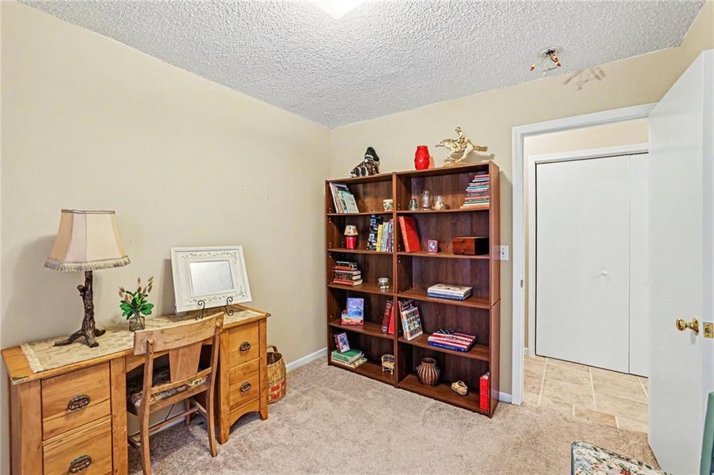 Photo 17 of 32 - 17405 MONTGALL Drive, Belton, MO 64012