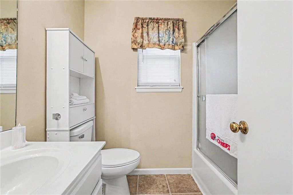 Photo 22 of 32 - 17405 MONTGALL Drive, Belton, MO 64012
