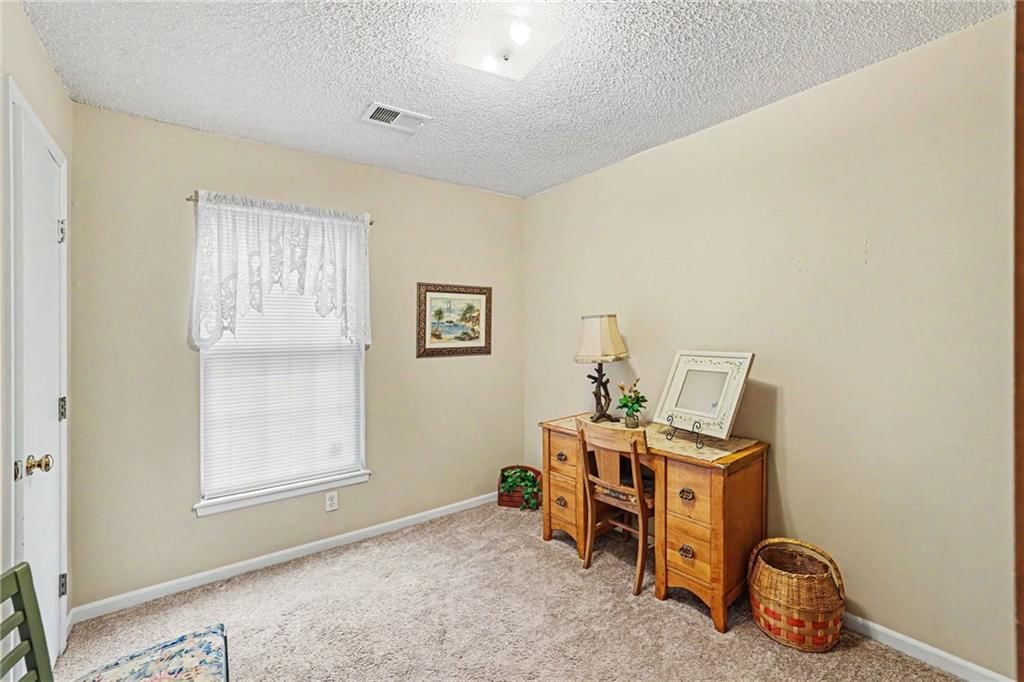 Photo 16 of 32 - 17405 MONTGALL Drive, Belton, MO 64012