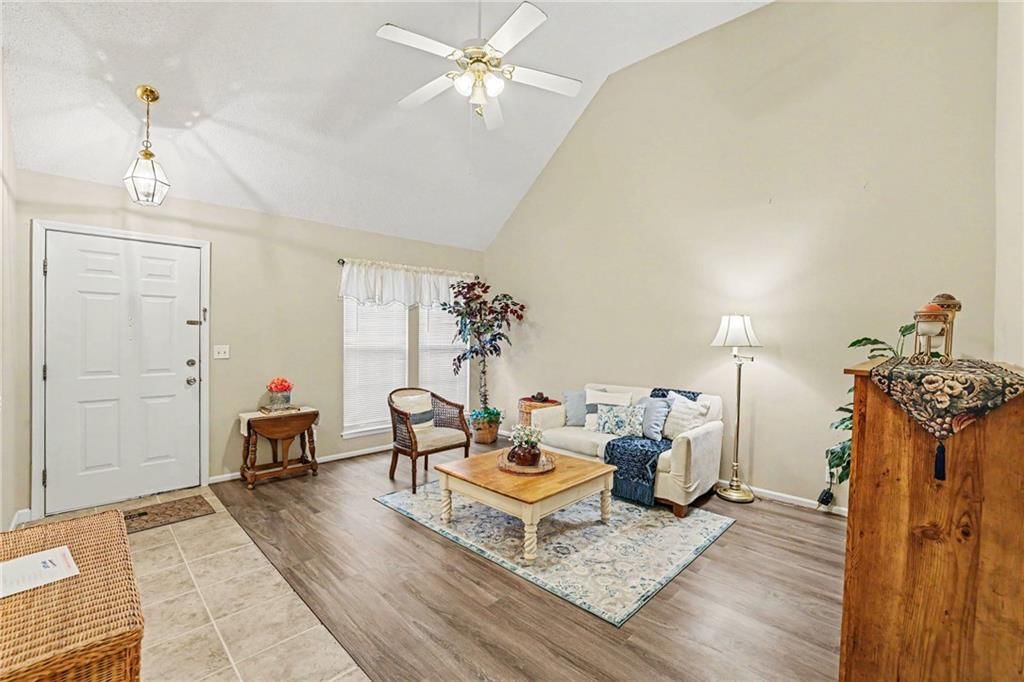 Photo 6 of 32 - 17405 MONTGALL Drive, Belton, MO 64012