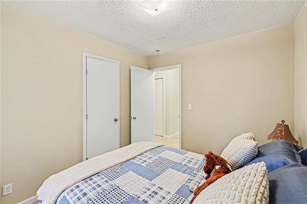 Carpet at 17405 MONTGALL Drive, Belton, MO 64012