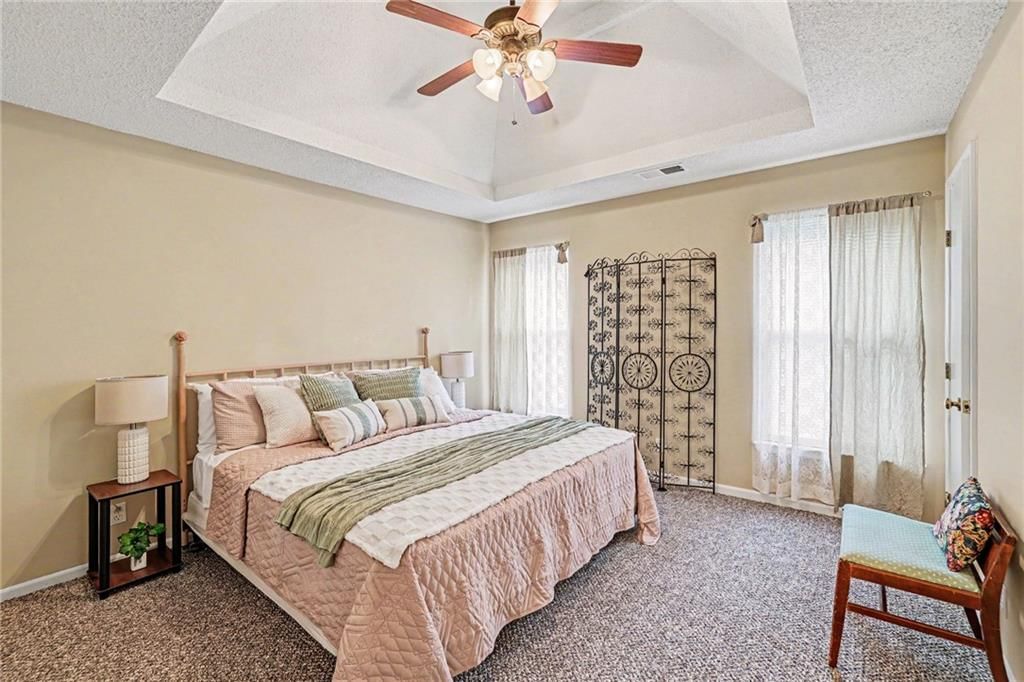 Photo 19 of 32 - 17405 MONTGALL Drive, Belton, MO 64012