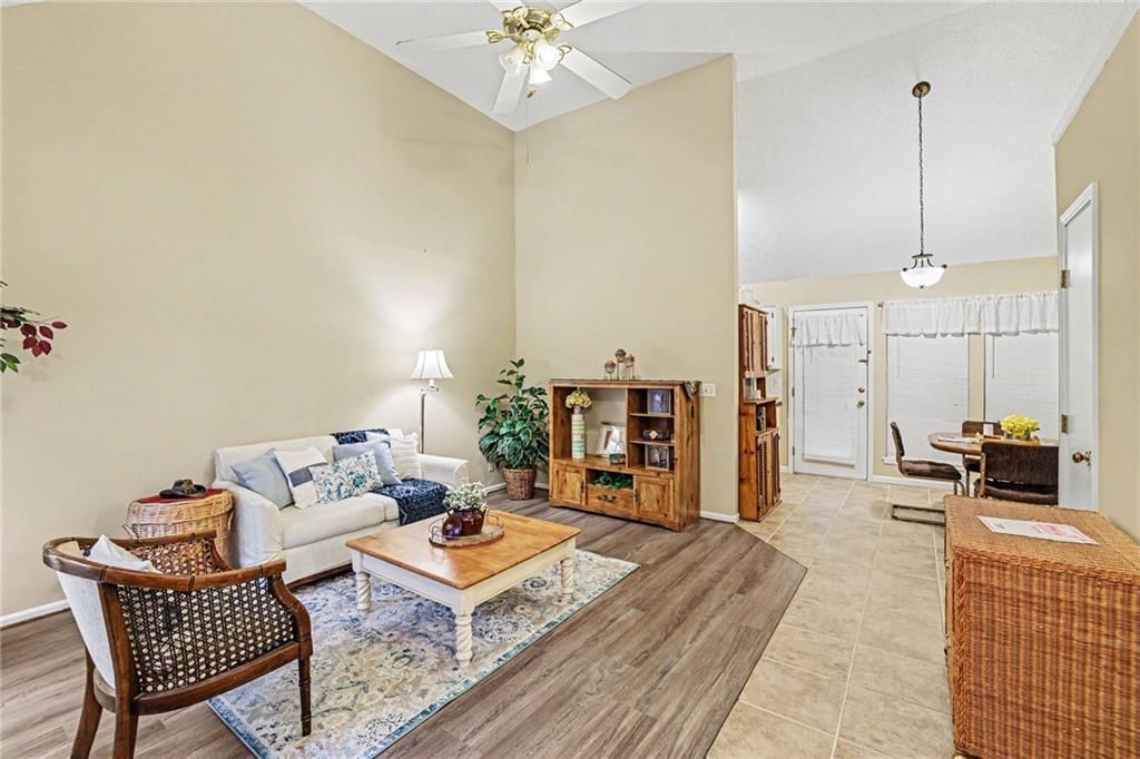 Photo 8 of 32 - 17405 MONTGALL Drive, Belton, MO 64012