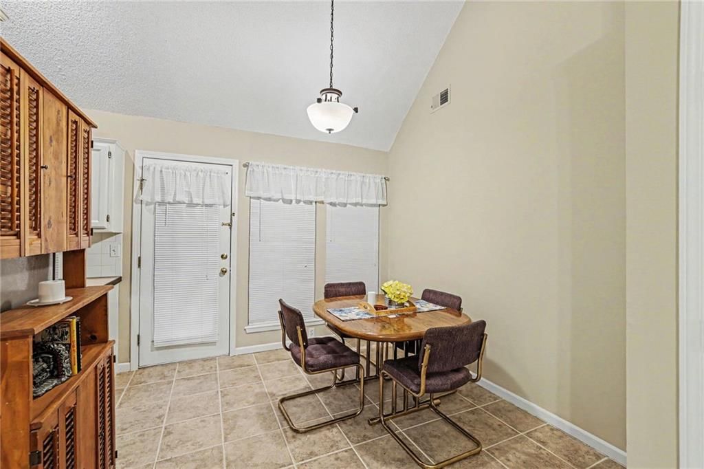 Photo 10 of 32 - 17405 MONTGALL Drive, Belton, MO 64012
