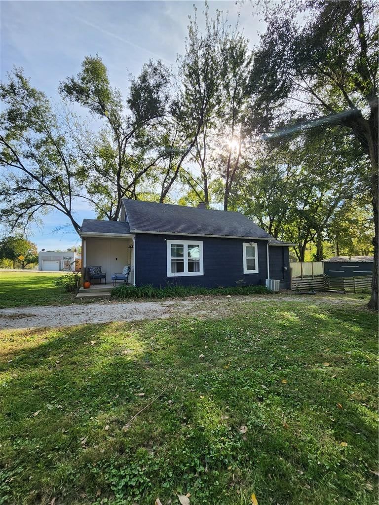 1944 S Hardy Avenue, Independence, MO: listing photo 2