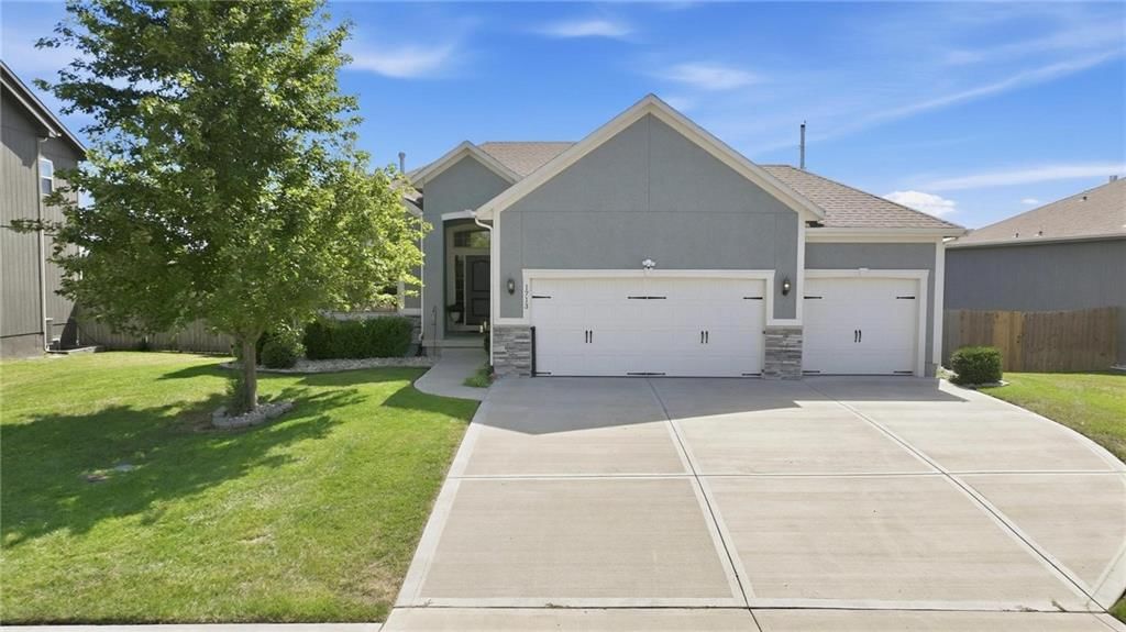 1713 SW Merryman Drive, Lee's Summit, MO