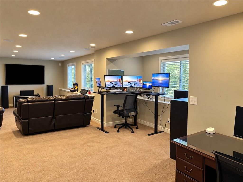 Photo 17 of 25 - 1212 High Ridge Court, Raymore, MO 64083