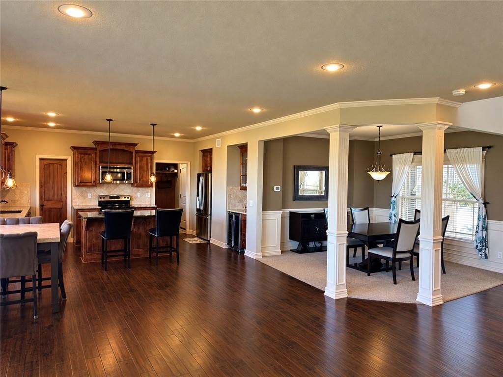 Photo 12 of 25 - 1212 High Ridge Court, Raymore, MO 64083