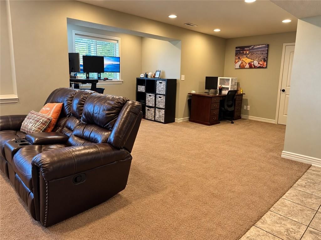 Photo 14 of 25 - 1212 High Ridge Court, Raymore, MO 64083