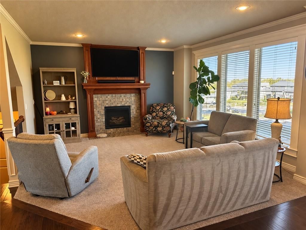 Photo 9 of 25 - 1212 High Ridge Court, Raymore, MO 64083