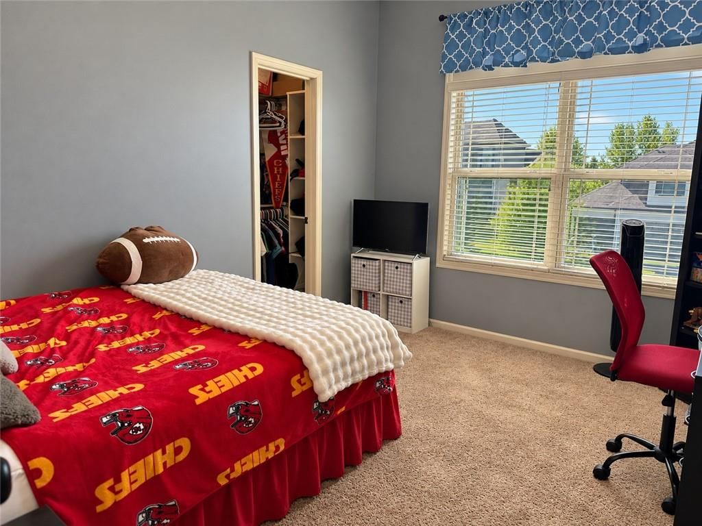 Photo 24 of 25 - 1212 High Ridge Court, Raymore, MO 64083