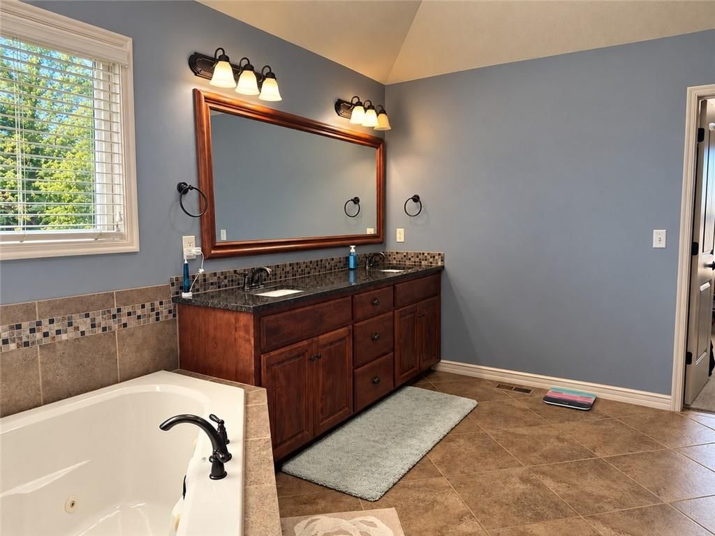 Photo 22 of 25 - 1212 High Ridge Court, Raymore, MO 64083