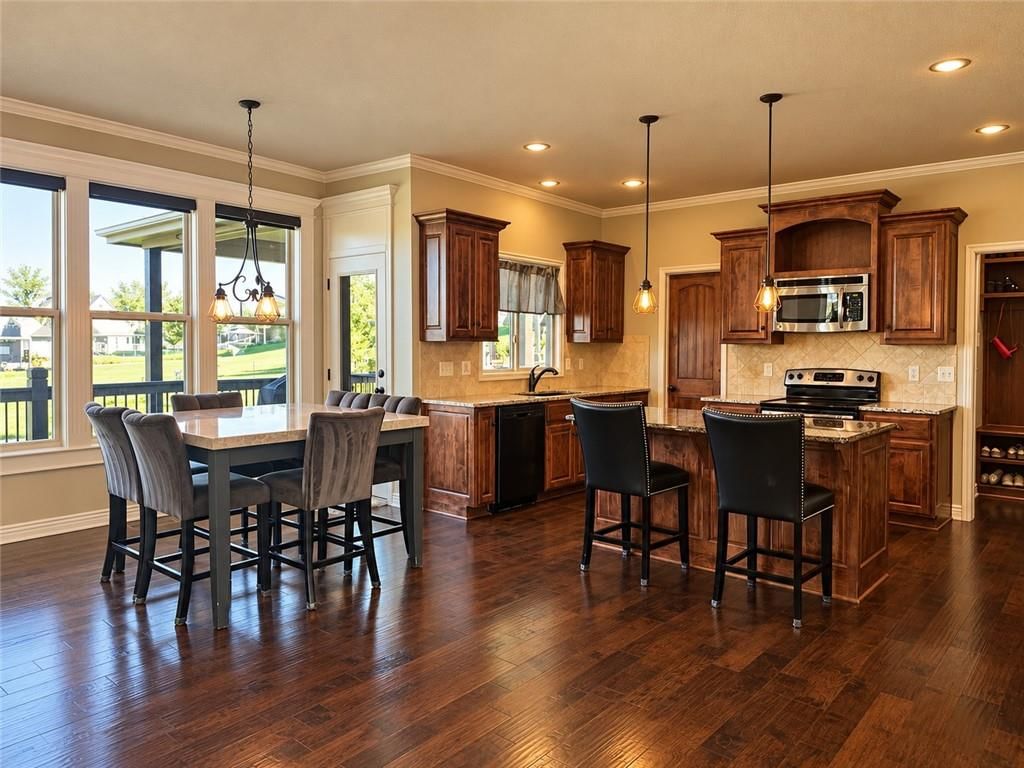 Photo 5 of 25 - 1212 High Ridge Court, Raymore, MO 64083