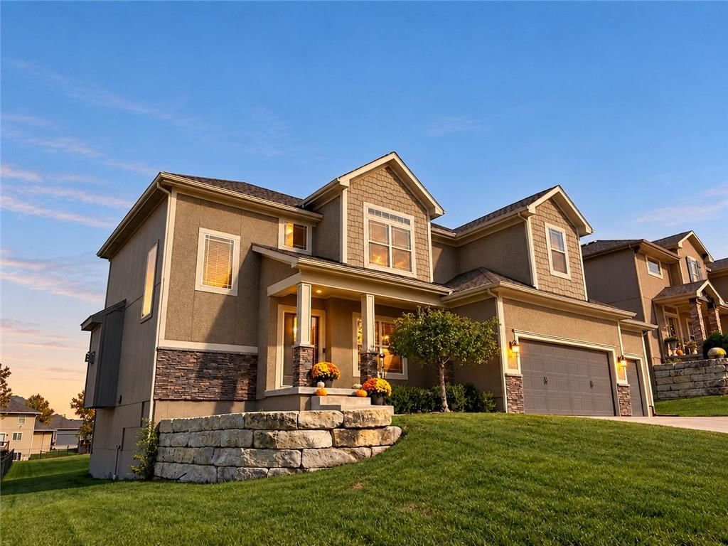 Photo 4 of 25 - 1212 High Ridge Court, Raymore, MO 64083