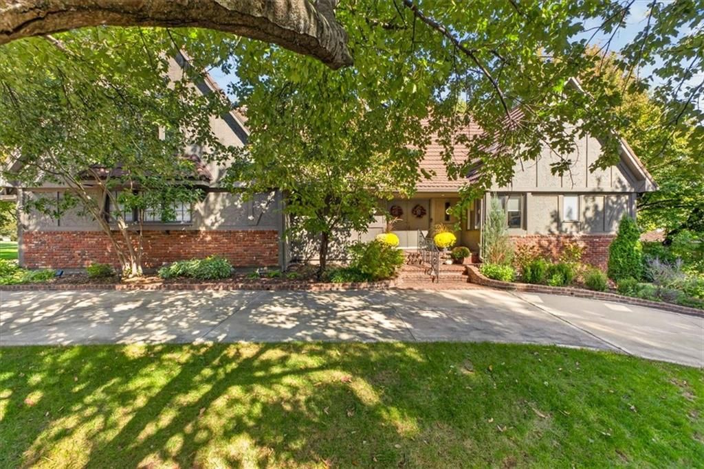 12711 Sagamore Road, Leawood, KS