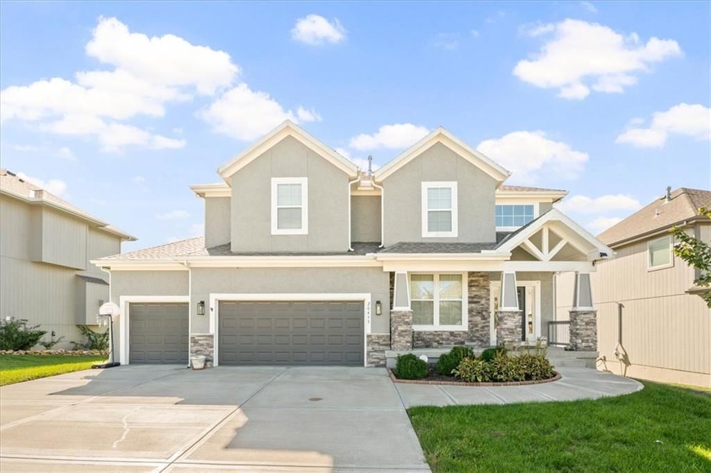 20435 W 107th Place, Olathe, KS