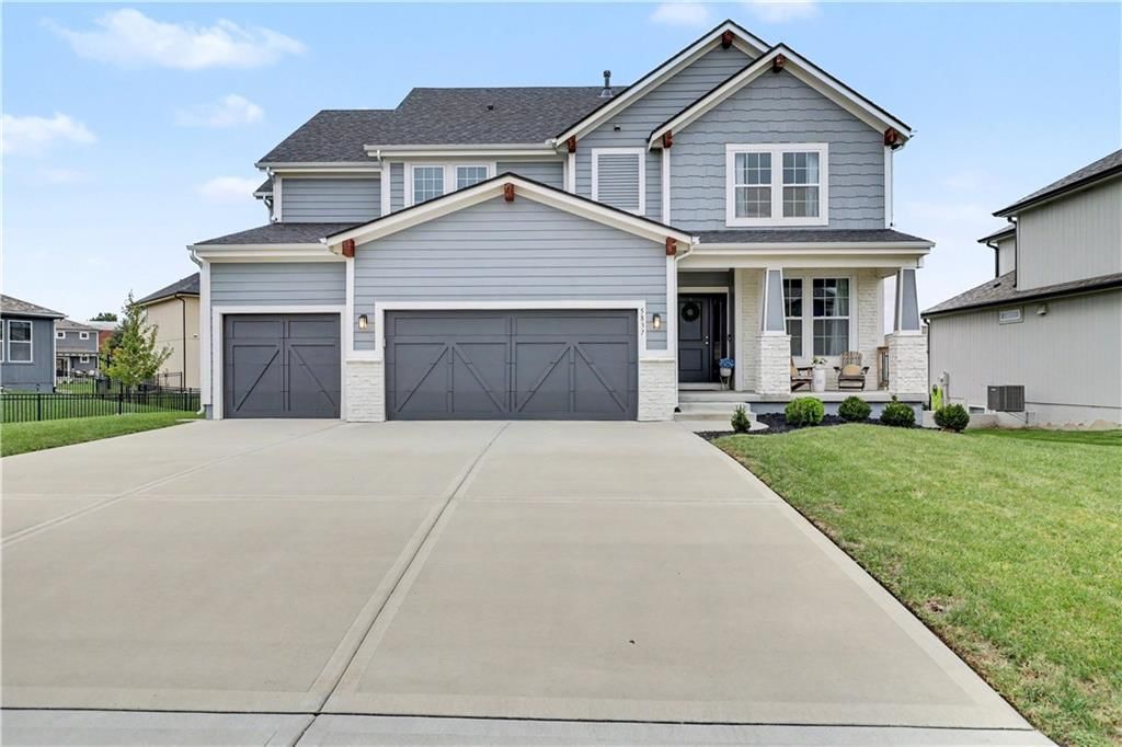 5837 Belmont Drive, Shawnee, KS: listing photo 2