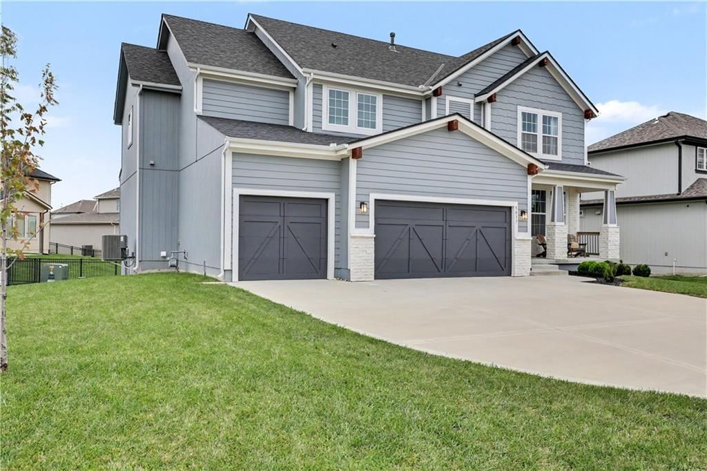 5837 Belmont Drive, Shawnee, KS: listing photo 3