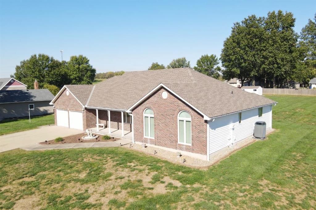Photo 3 of 41 - 14 Pine View Road, Platte City, MO 64079