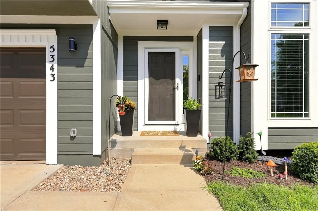 Photo 4 of 57 - 5343 Kenton Street, Shawnee, KS 66226