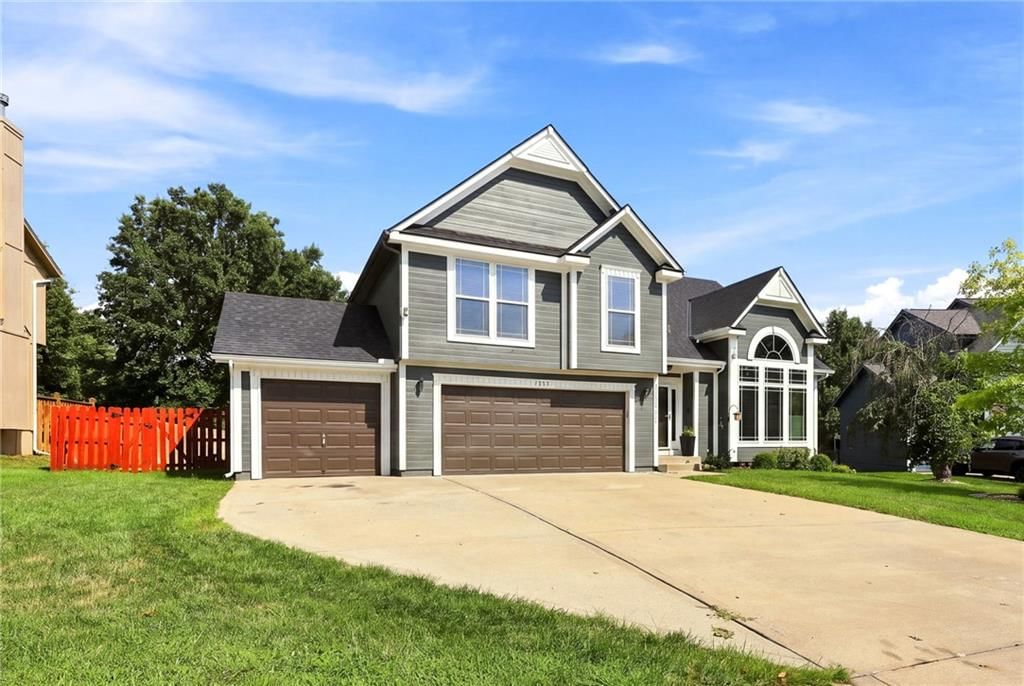 5343 Kenton Street, Shawnee, KS: listing photo 3