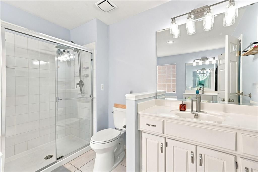 Photo 31 of 57 - 5343 Kenton Street, Shawnee, KS 66226