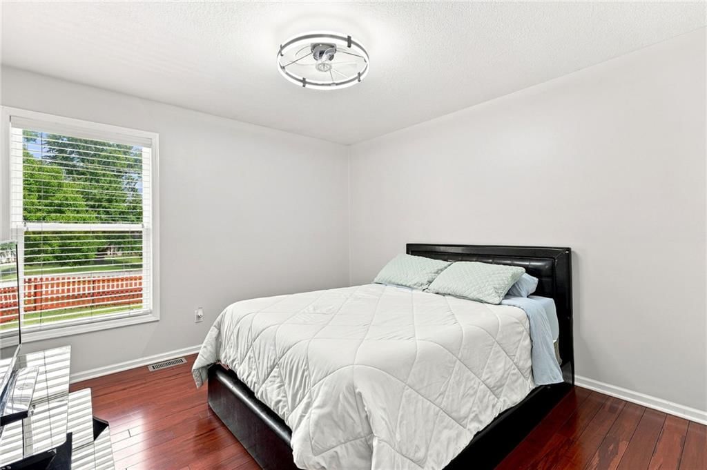 Photo 22 of 57 - 5343 Kenton Street, Shawnee, KS 66226