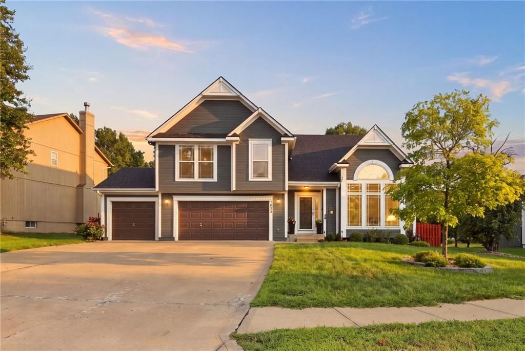 5343 Kenton Street, Shawnee, KS: listing photo 2