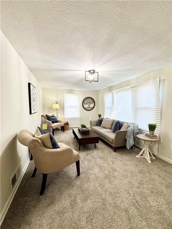 Photo 5 of 10 - 834 S Trail Ridge Drive, Independence, MO 64050