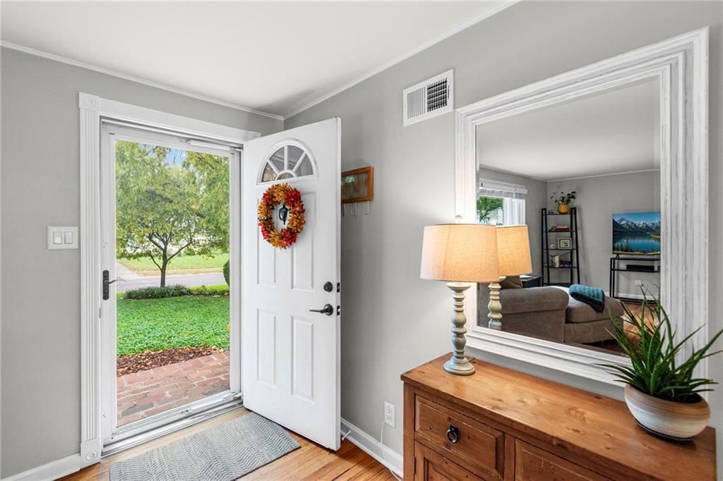 7022 Beverly Street, Overland Park, KS: listing photo 2