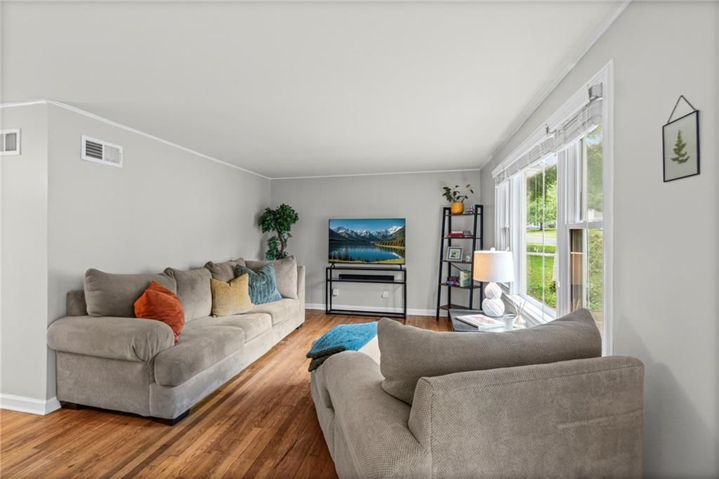7022 Beverly Street, Overland Park, KS: listing photo 3
