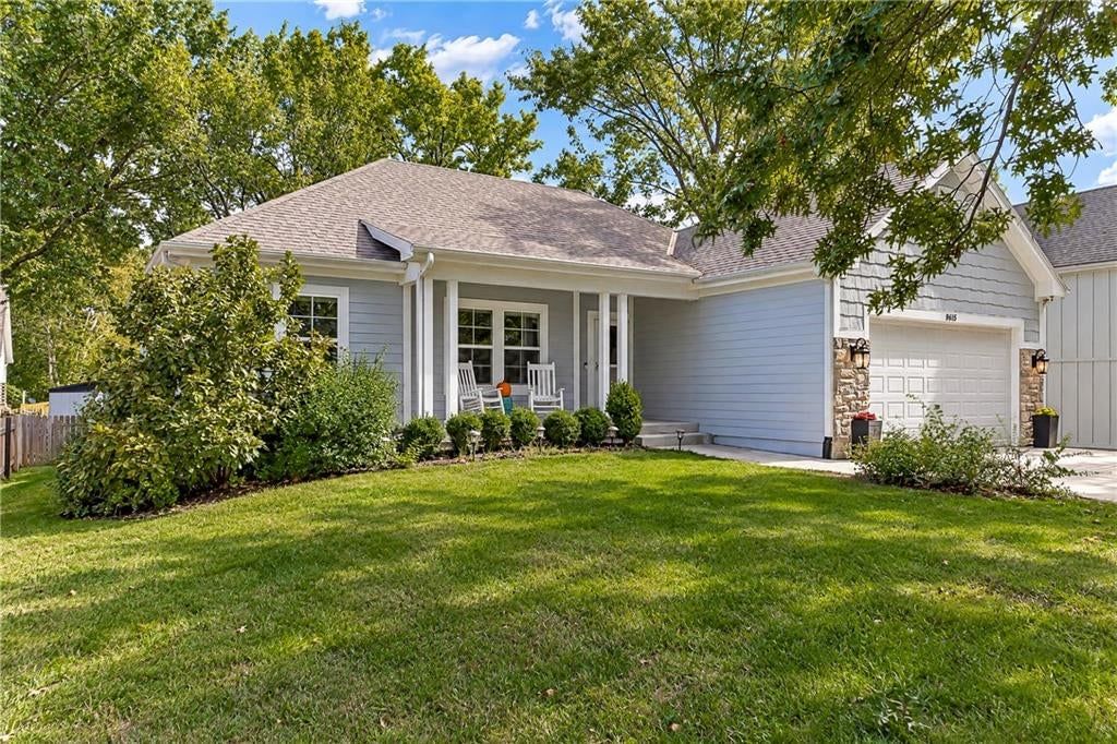 8513 Constance Street, Lenexa, KS: listing photo 2