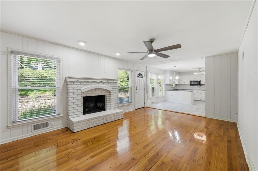 Photo 16 of 46 - 9932 Roe Avenue, Overland Park, KS 66207