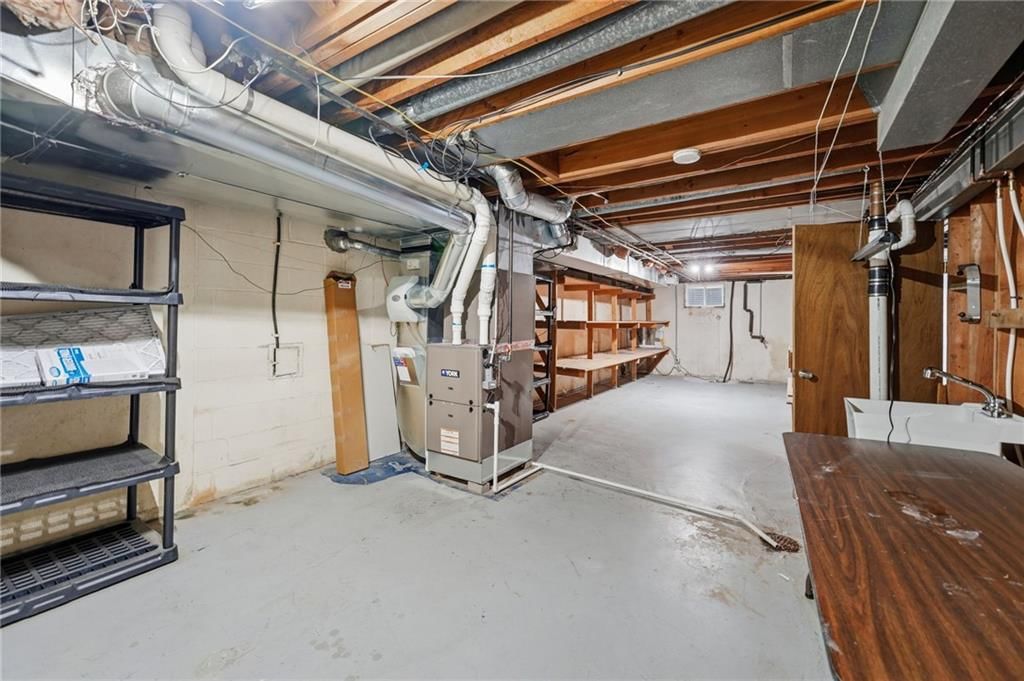 Photo 34 of 46 - 9932 Roe Avenue, Overland Park, KS 66207