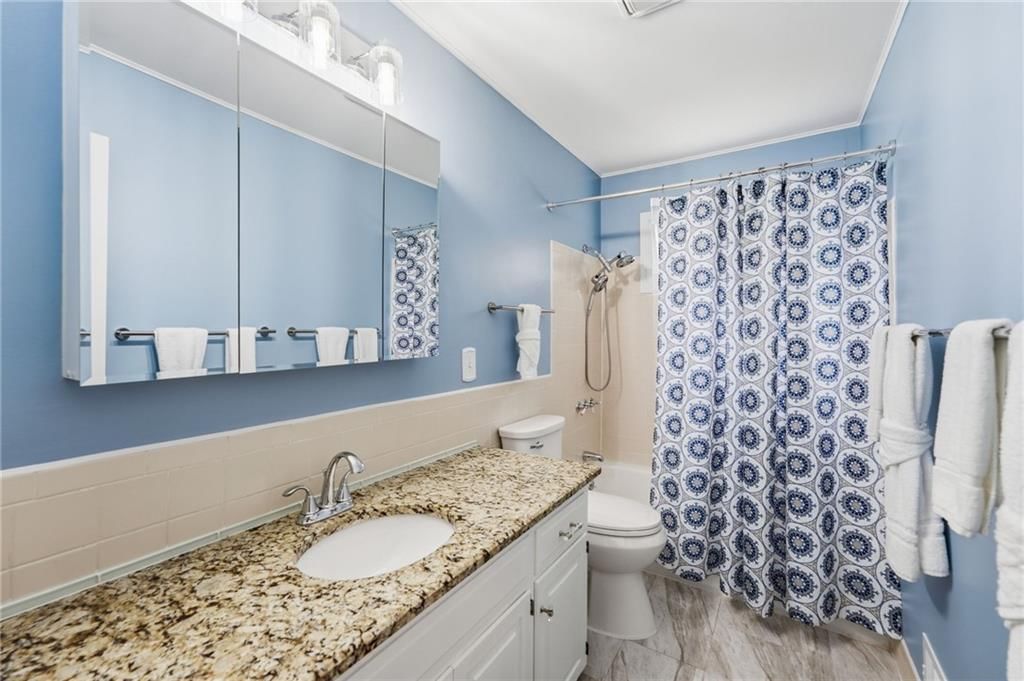 Photo 23 of 46 - 9932 Roe Avenue, Overland Park, KS 66207