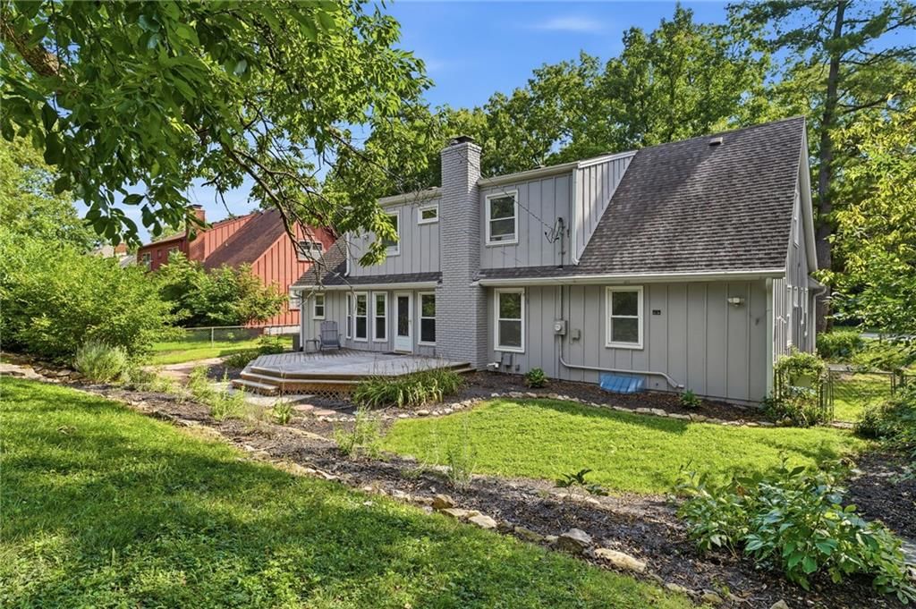 Photo 35 of 46 - 9932 Roe Avenue, Overland Park, KS 66207