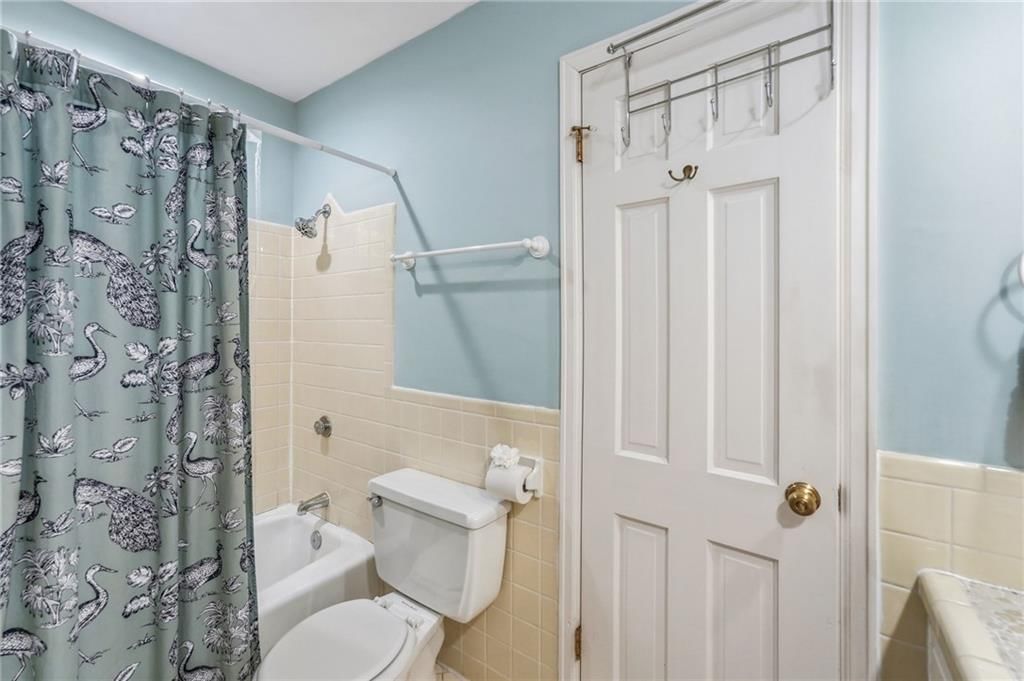 Photo 26 of 46 - 9932 Roe Avenue, Overland Park, KS 66207