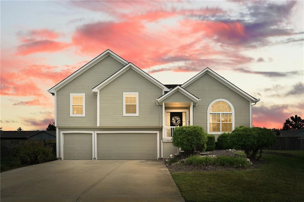 1900 SEQUOIA Drive, Raymore, MO