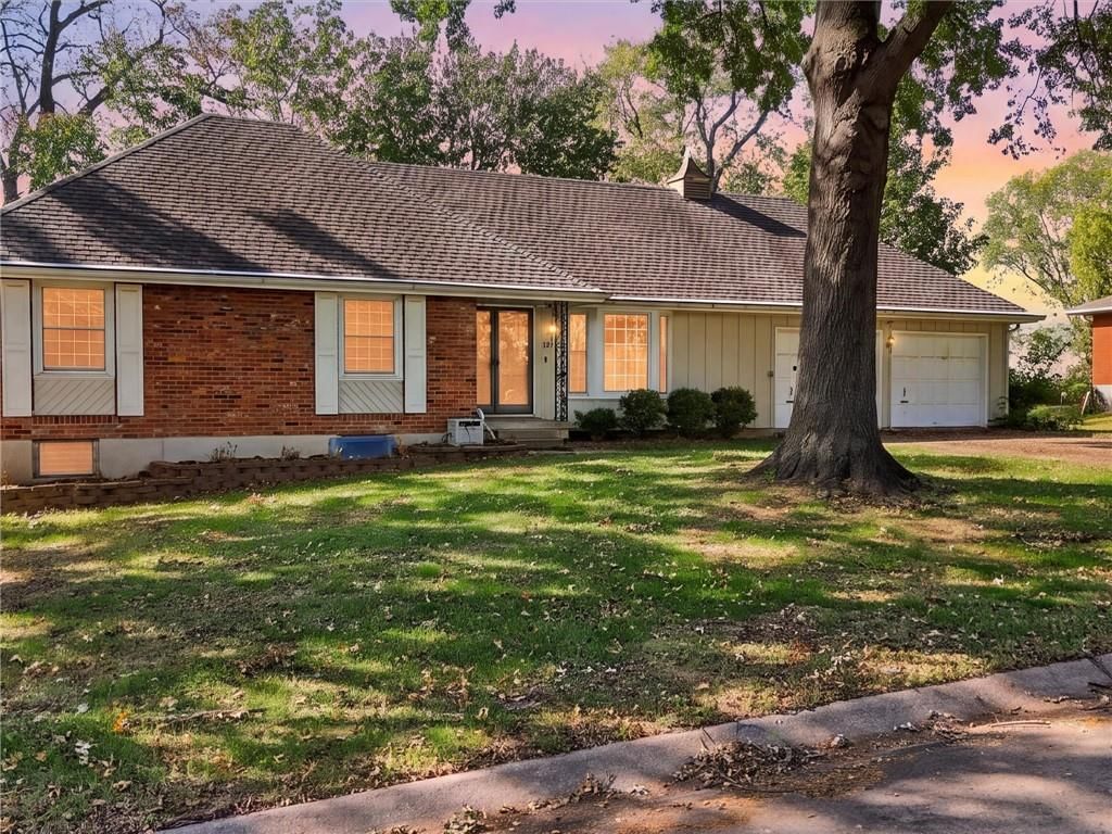 4722 Hedges Avenue, Kansas City, MO: listing photo 2