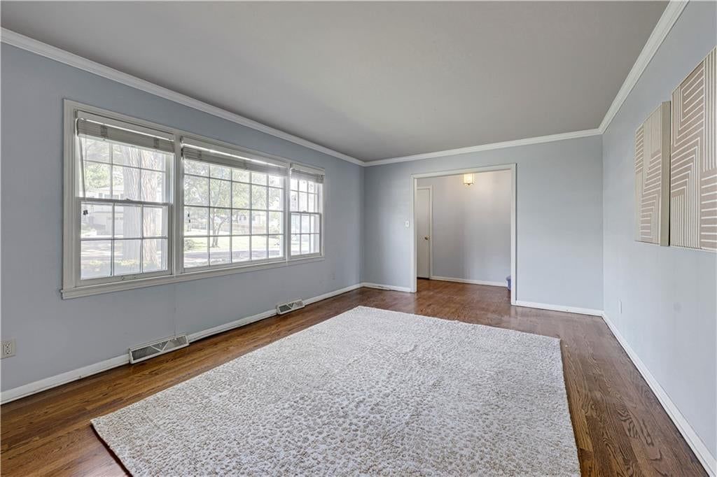 10130 Horton Drive, Overland Park, KS: listing photo 3
