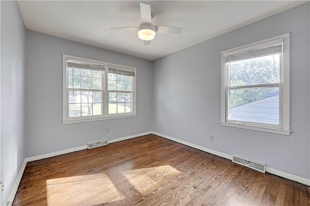 Photo 13 of 22 - 10130 Horton Drive, Overland Park, KS 66207