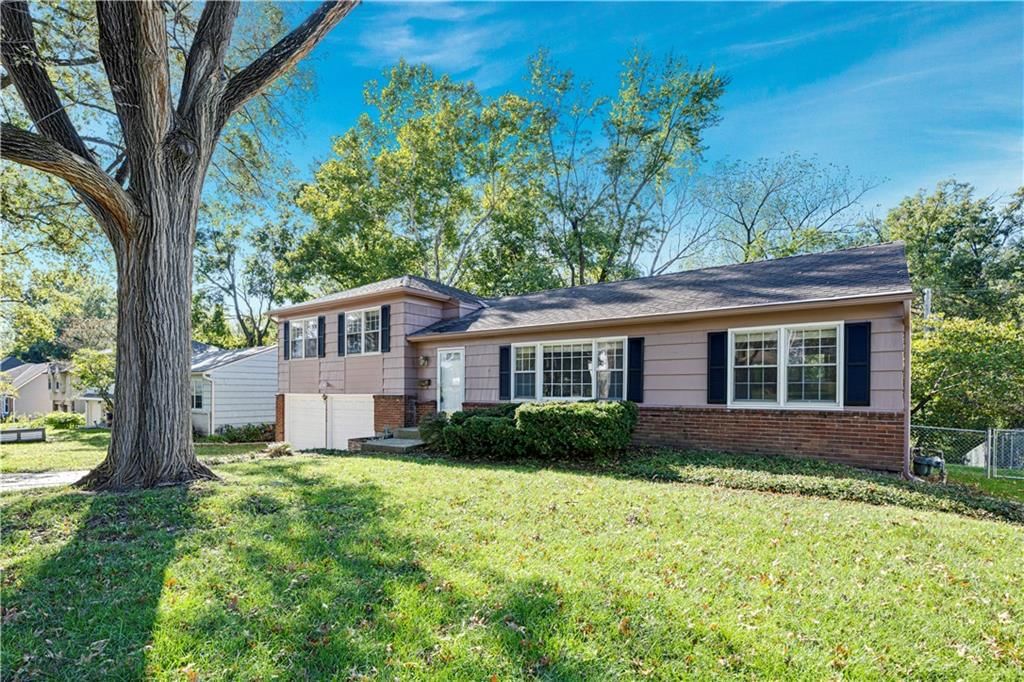 10130 Horton Drive, Overland Park, KS