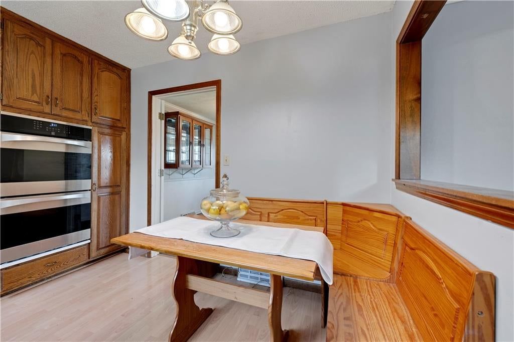 Photo 6 of 22 - 10130 Horton Drive, Overland Park, KS 66207