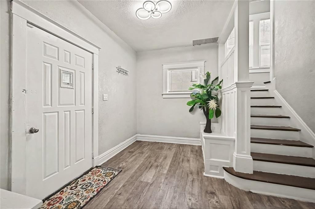 Photo 5 of 27 - 801 N 11th Street, Kansas City, KS 66102