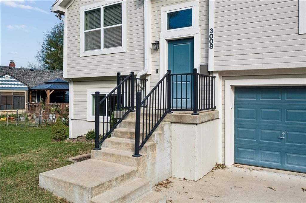 3008 NE 53rd Terrace, Kansas City, MO: listing photo 2