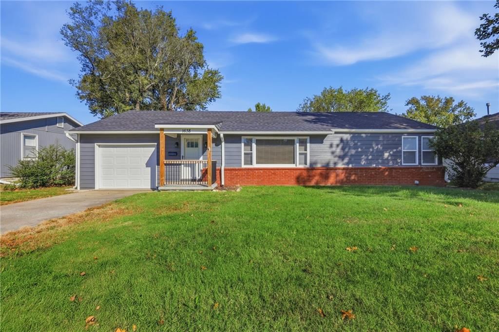1638 Main Street, Osawatomie, KS: listing photo 2