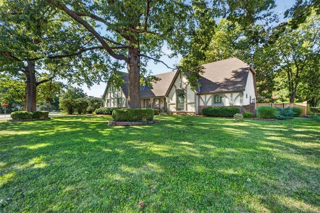 3516 W 101st Terrace, Leawood, KS: listing photo 3