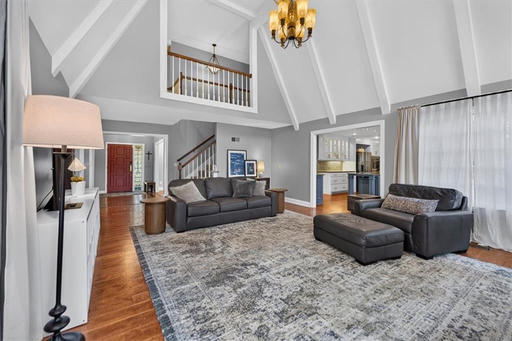 Photo 12 of 74 - 3516 W 101st Terrace, Leawood, KS 66206