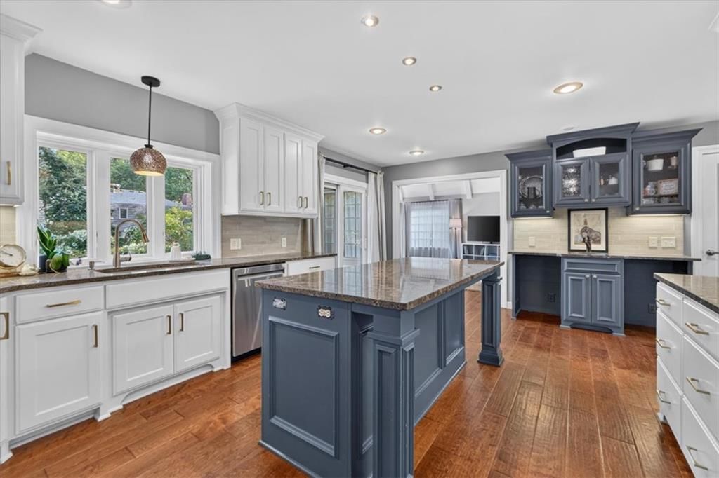 Photo 17 of 74, 3516 W 101st Terrace, Leawood, KS 66206
