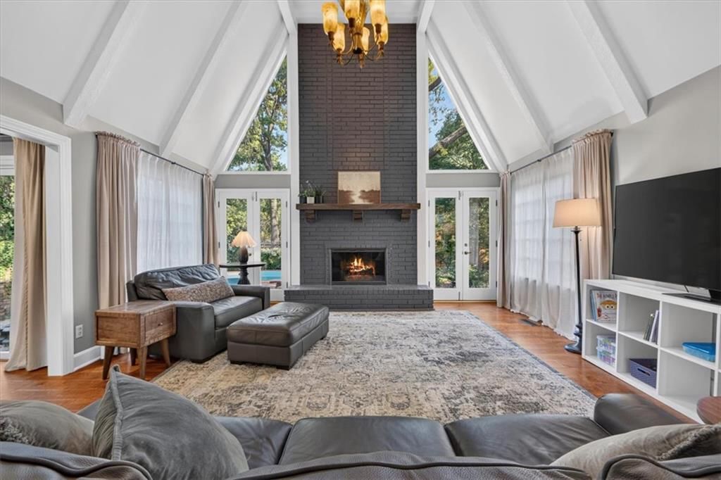3516 W 101st Terrace, Leawood, KS